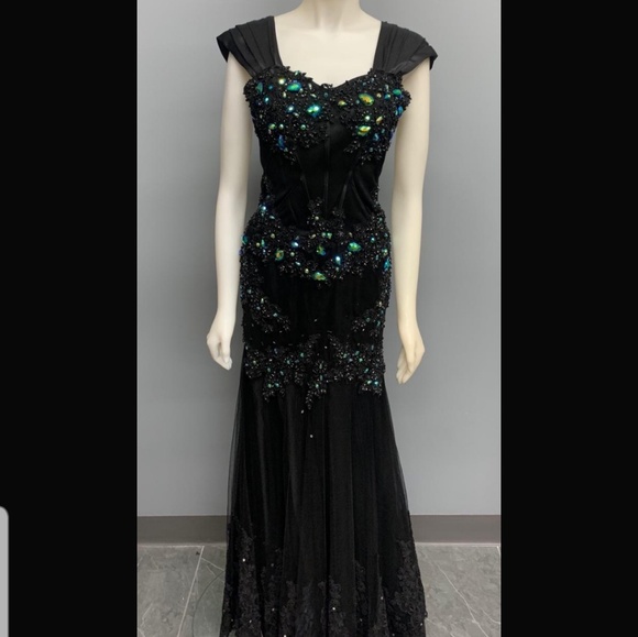 Dress - Picture 2 of 2